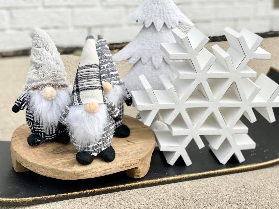 Time to Start Thinking About Your Farmhouse Holiday Decor