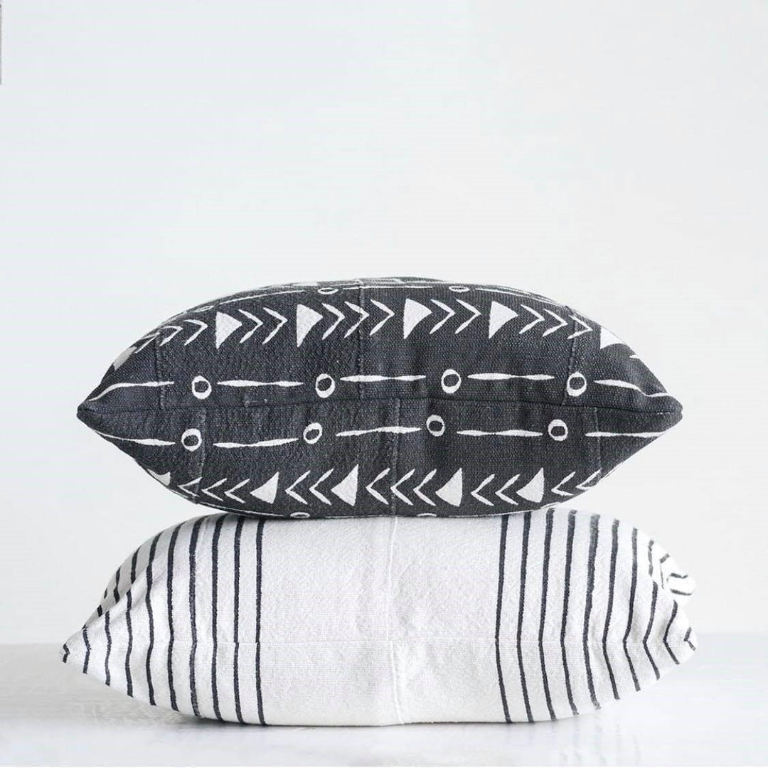 How to Use Black & White Decor for a Modern Farmhouse