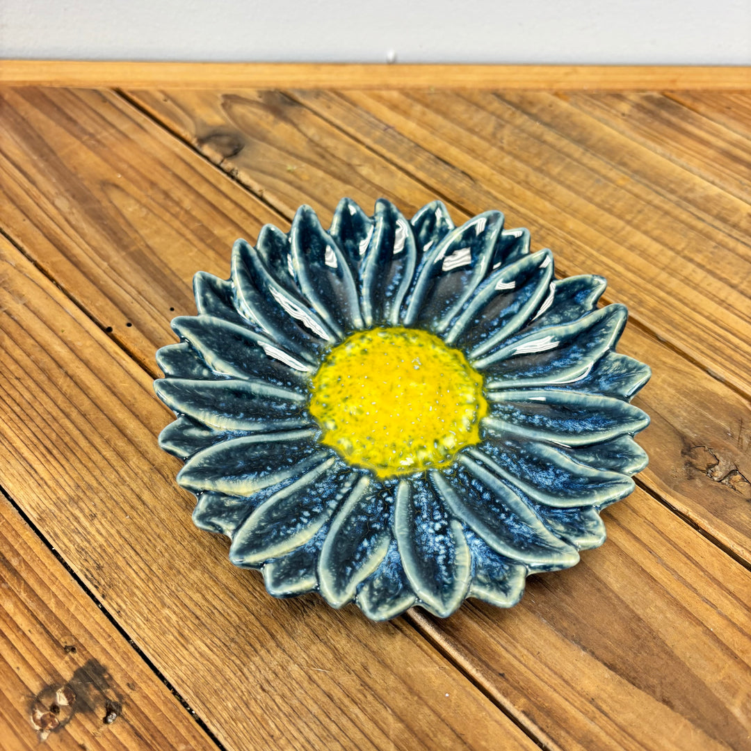 Flower Shaped Plate - 6 Colors