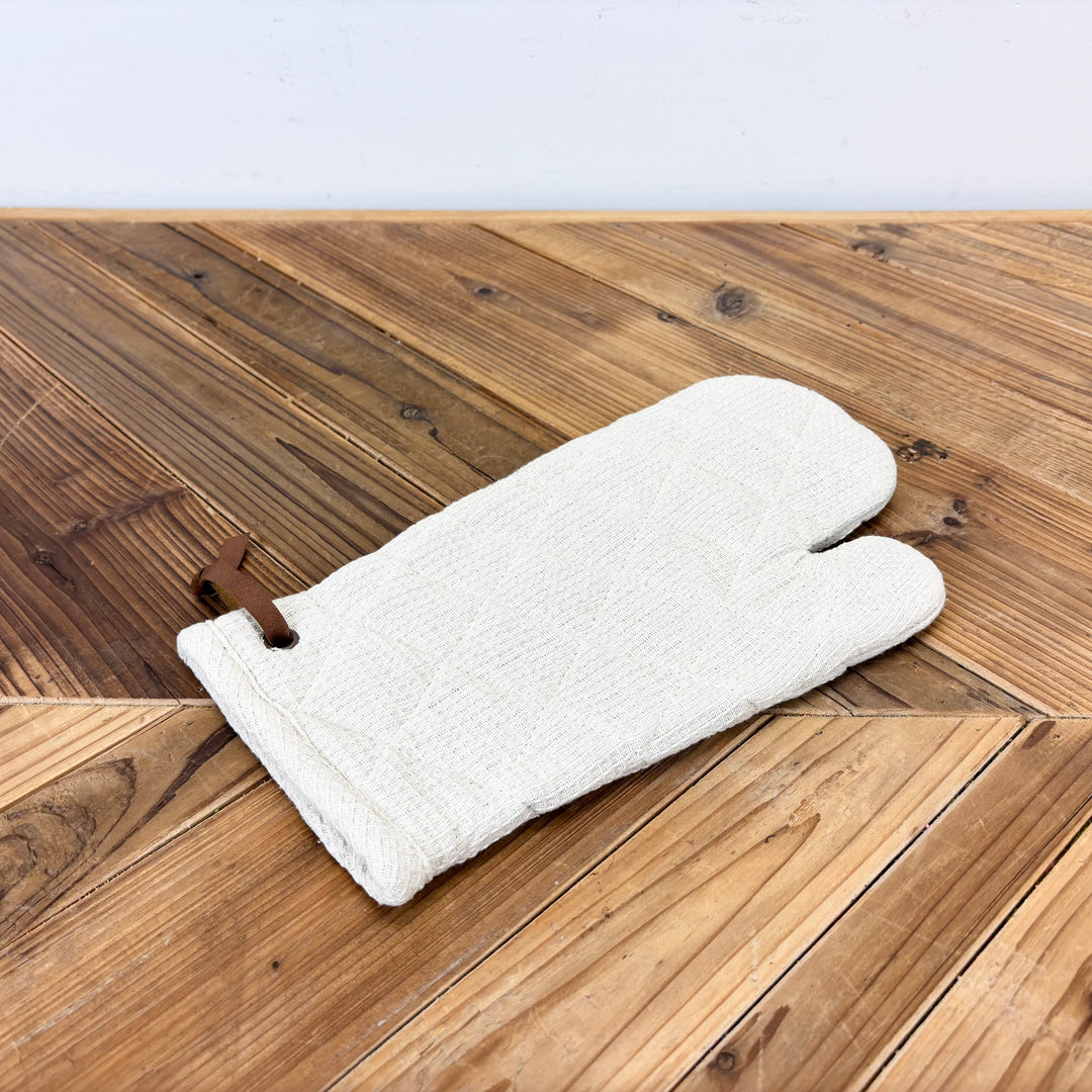 Neutral Oven Mitts and Pot Holders