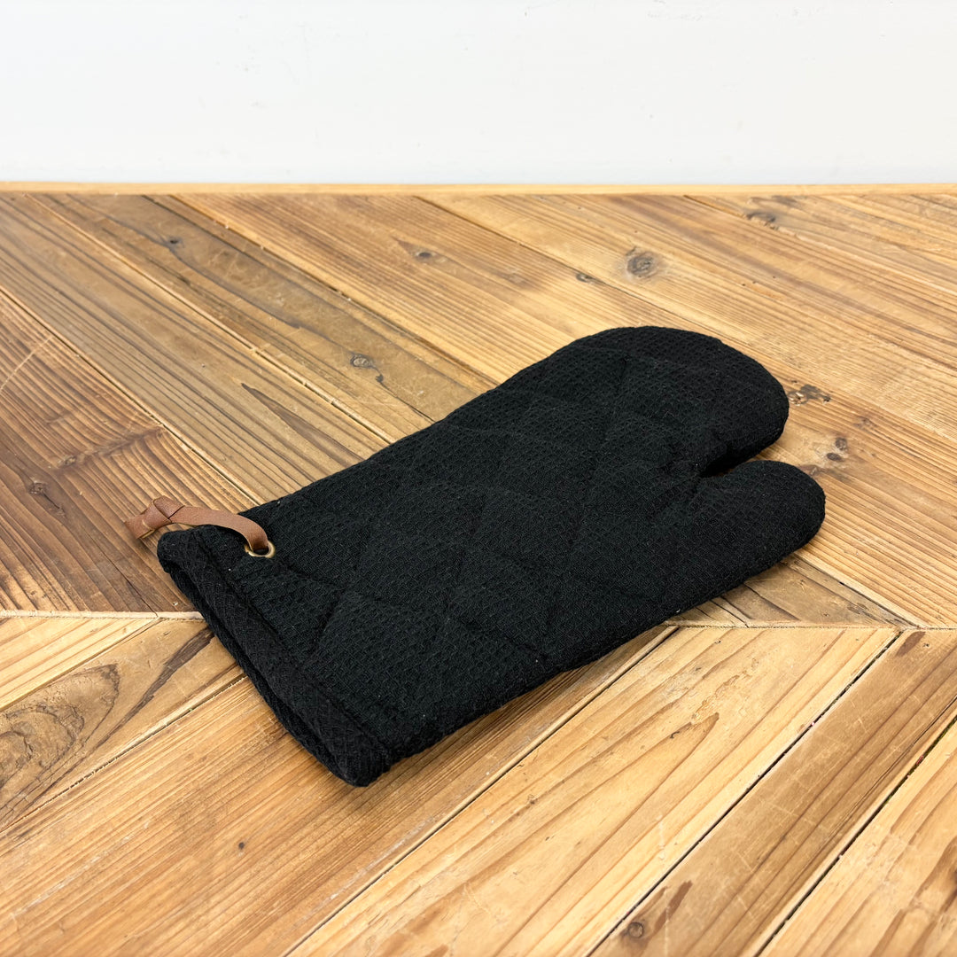 Neutral Oven Mitts and Pot Holders