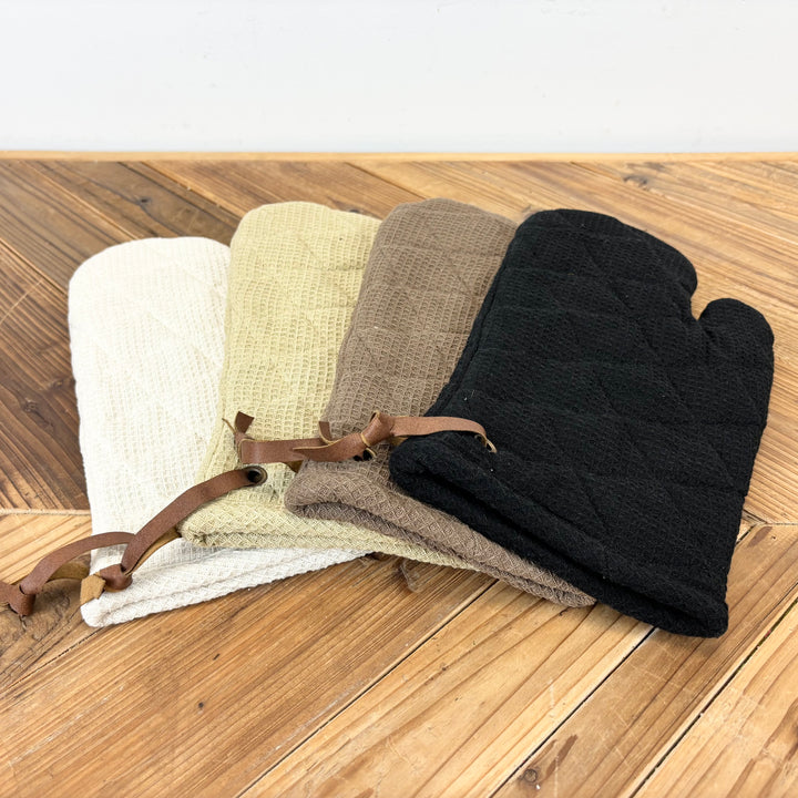 Neutral Oven Mitts and Pot Holders