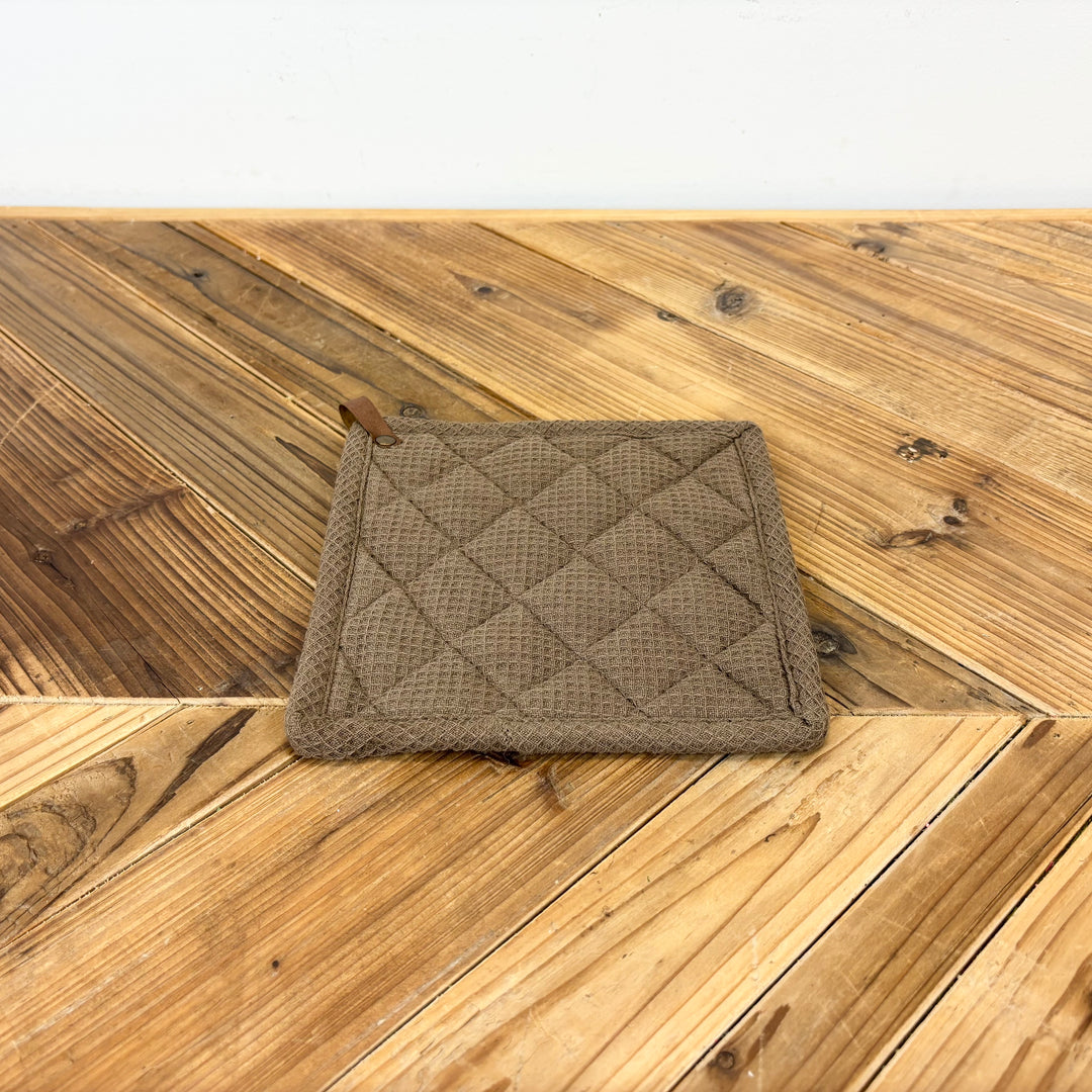 Neutral Oven Mitts and Pot Holders