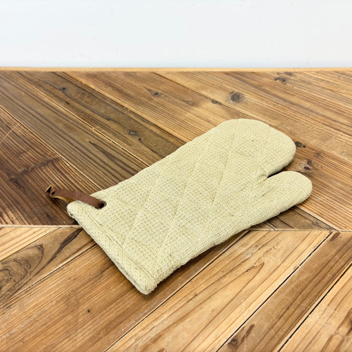 Neutral Oven Mitts and Pot Holders