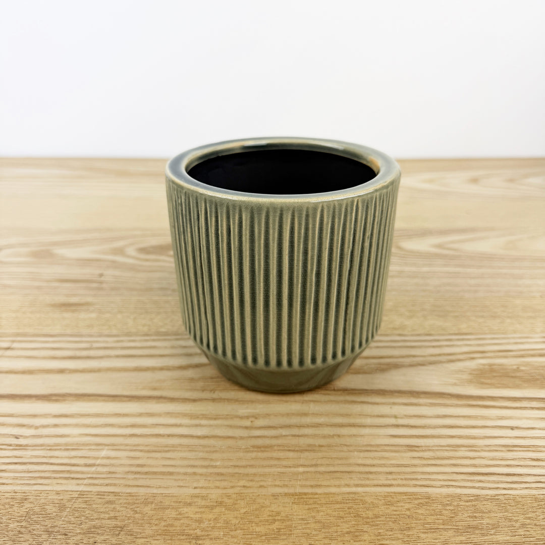 Gray Ruffled Ridge Planter