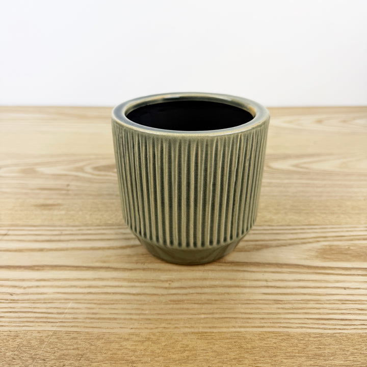 Gray Ruffled Ridge Planter