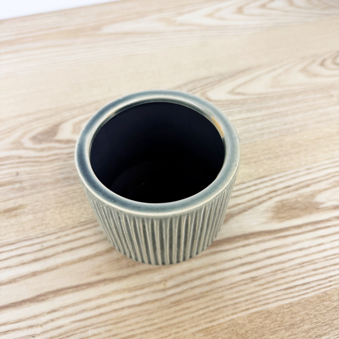 Gray Ruffled Ridge Planter
