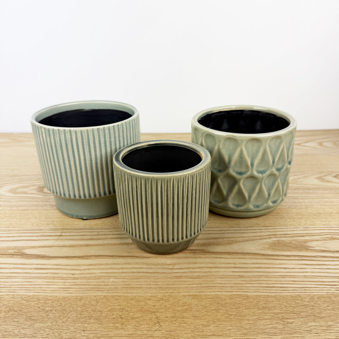 Gray Ruffled Ridge Planter