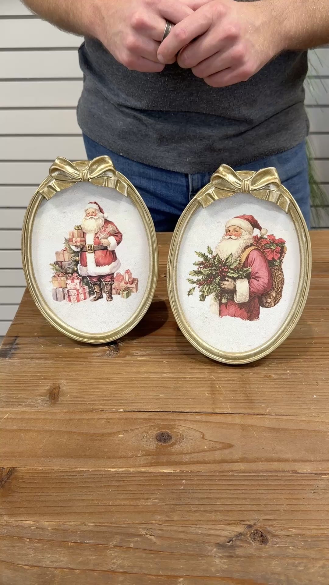 Oval Santa Plaque w/ Bow & Easel, 2 Styles
