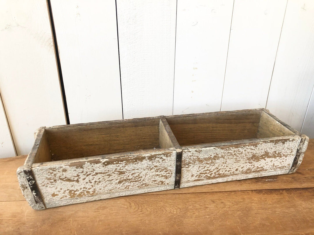 Double Distressed White Brick Mold