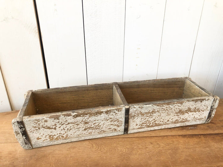 Double Distressed White Brick Mold