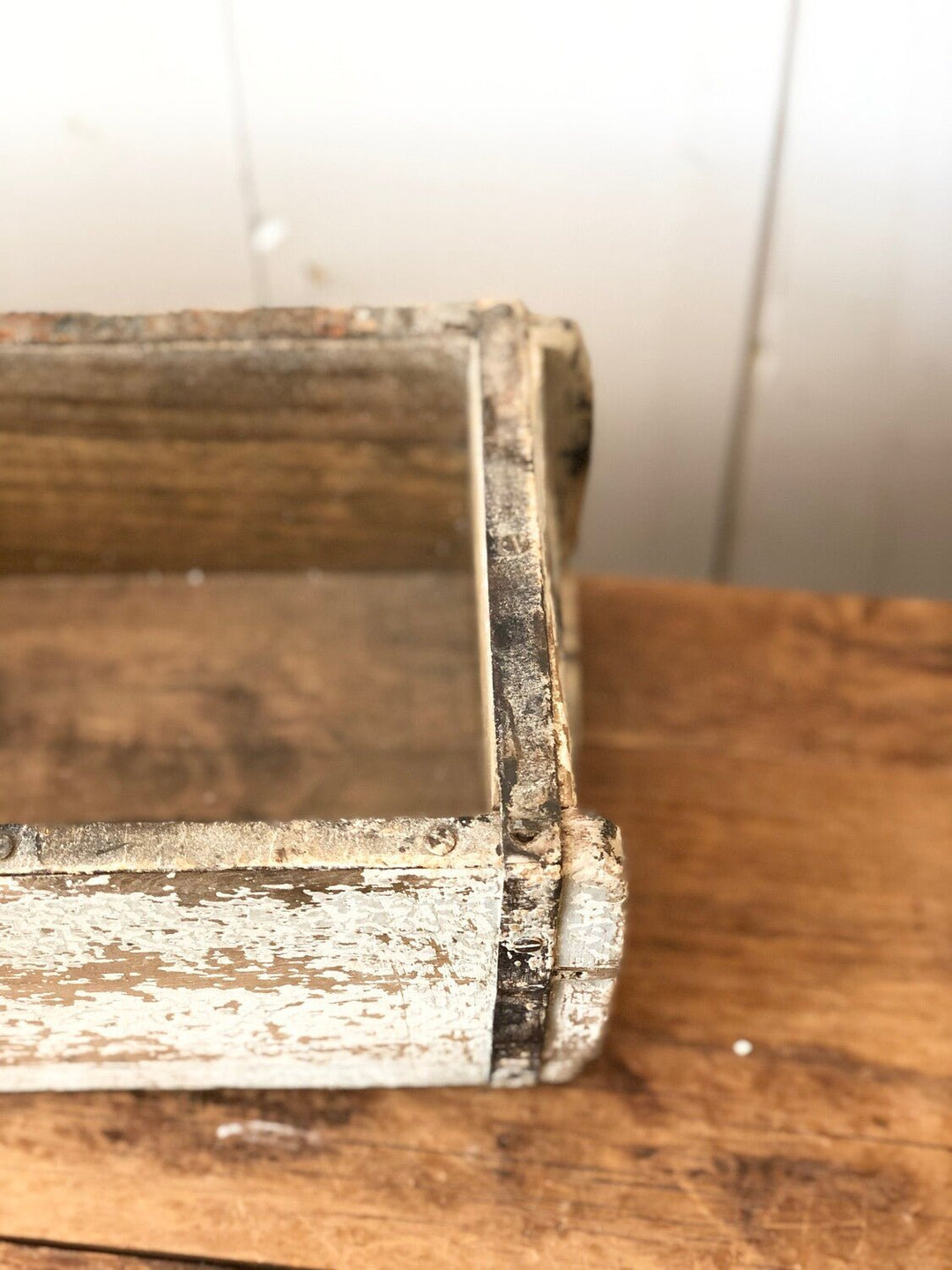 Double Distressed White Brick Mold