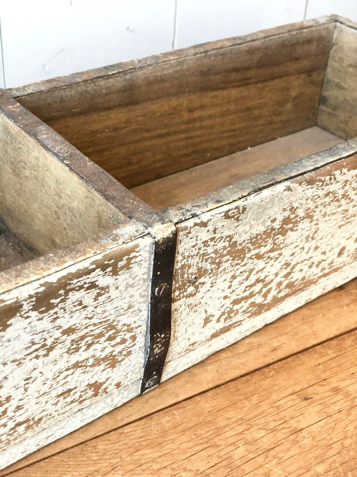 Double Distressed White Brick Mold