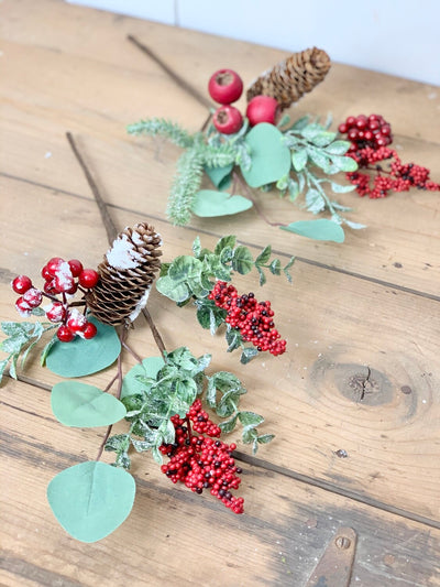 Snowy Berries Cone Pick