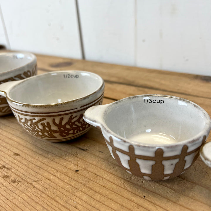Measuring Cups with Wax Relief Pattern, Set of 4