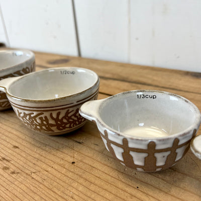 Measuring Cups with Wax Relief Pattern, Set of 4